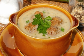 Zucchini soup with meatballs